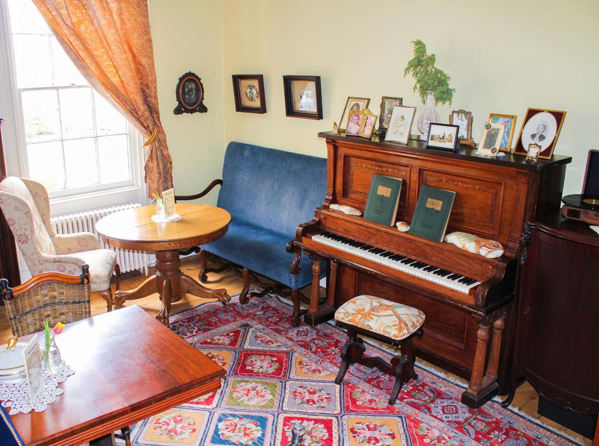 The Borland House Inn 몽고메리 외부 사진