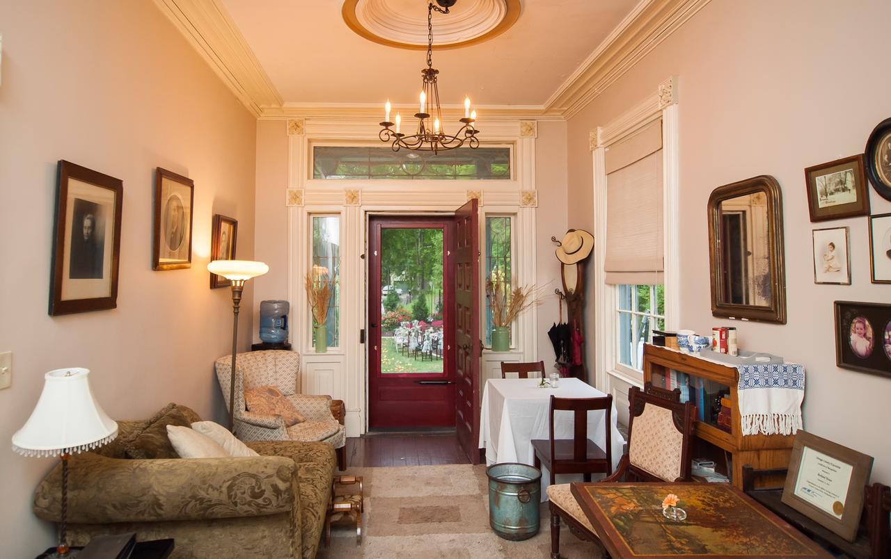 The Borland House Inn 몽고메리 외부 사진