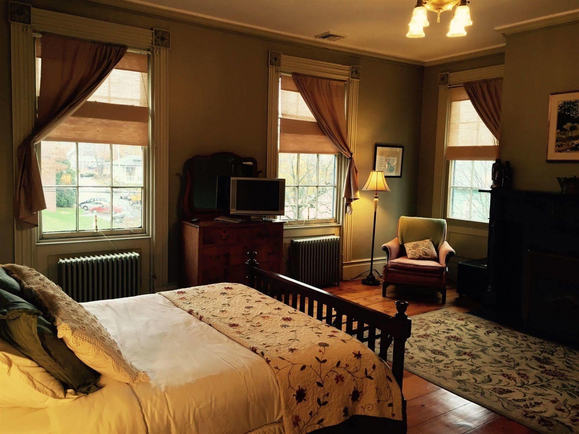 The Borland House Inn 몽고메리 외부 사진