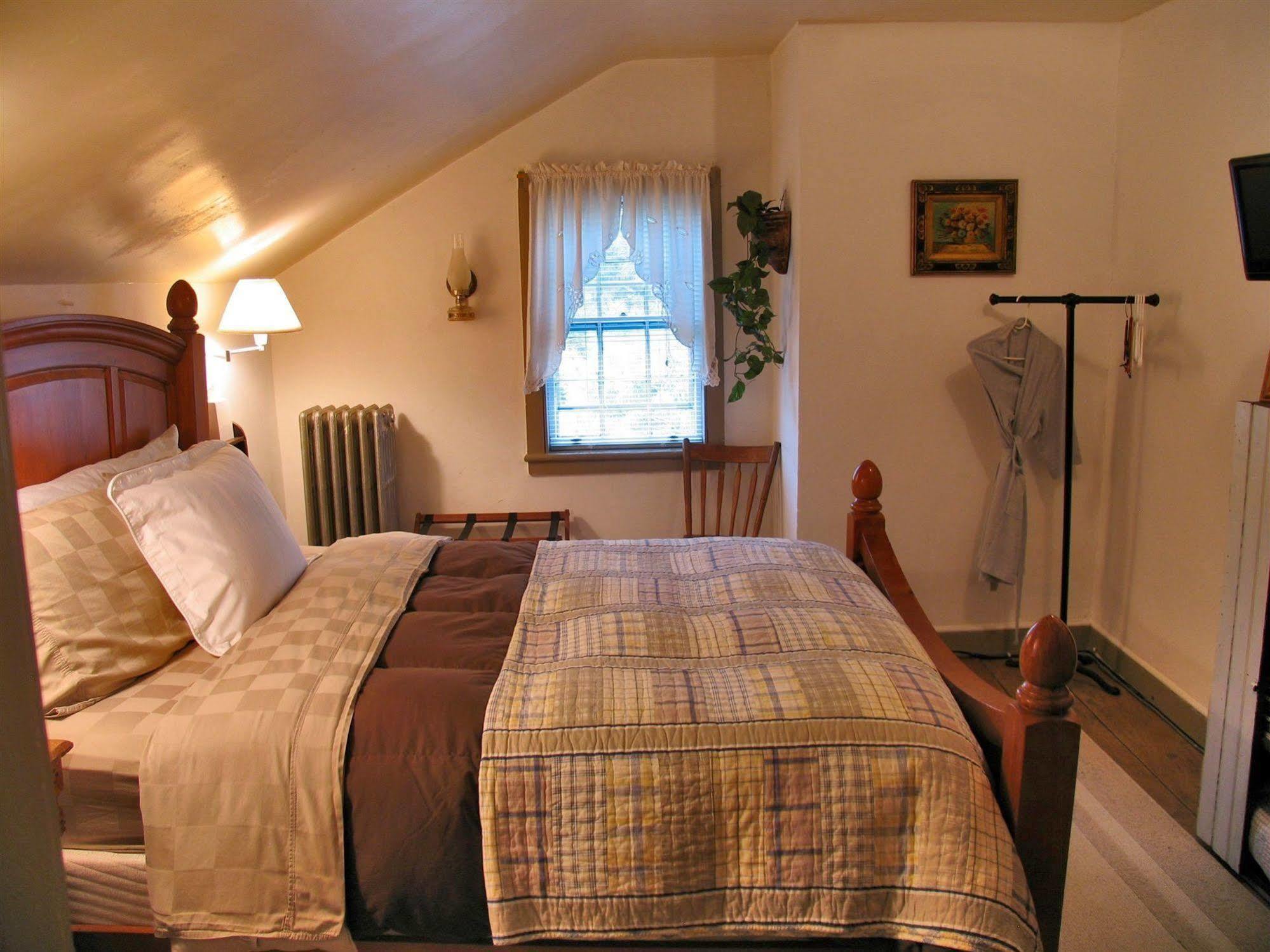 The Borland House Inn 몽고메리 외부 사진