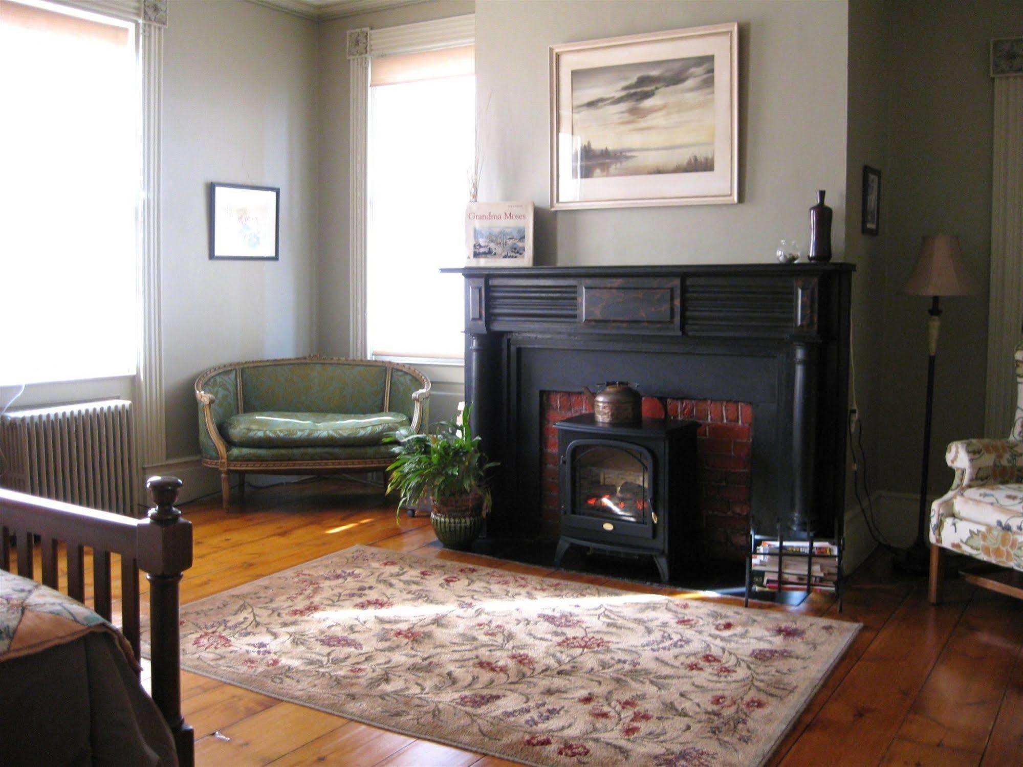 The Borland House Inn 몽고메리 외부 사진