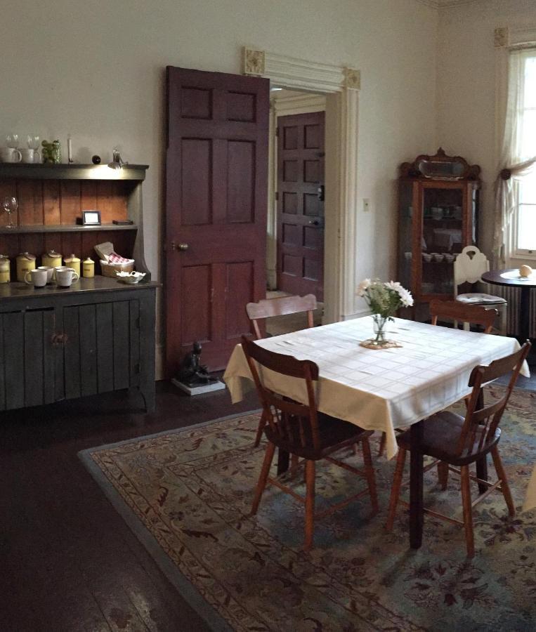 The Borland House Inn 몽고메리 외부 사진